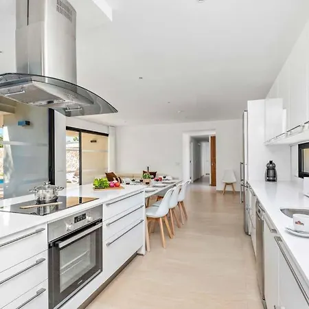 Cala'n Blanes Sleeps 8 With Pool Air Con And Wifi
