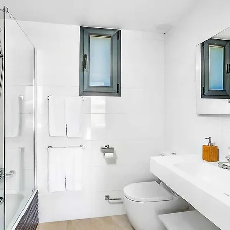Cala'n Blanes Sleeps 8 With Pool Air Con And Wifi