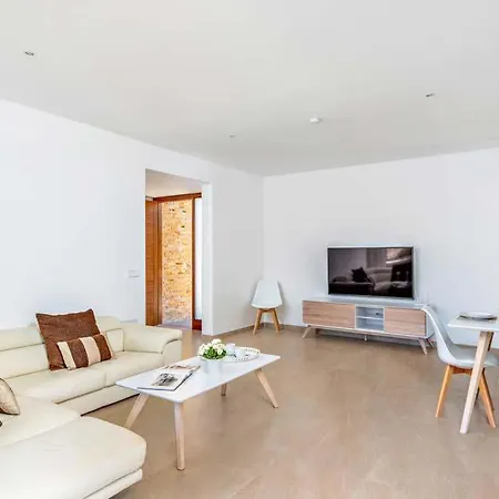 Cala'n Blanes Sleeps 8 With Pool Air Con And Wifi *