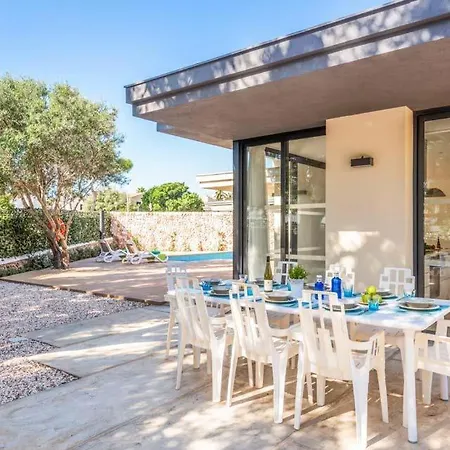 빌라 Cala'n Blanes Sleeps 8 With Pool Air Con And Wifi 칼라엔블레인즈