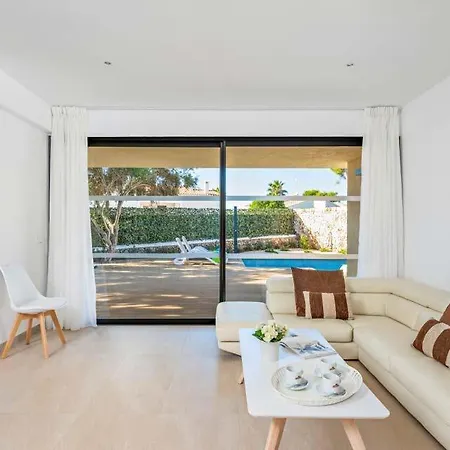 Villa Cala'n Blanes Sleeps 8 With Pool Air Con And Wifi