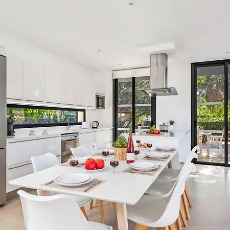 Cala'n Blanes Sleeps 8 With Pool Air Con And Wifi Cala'N Blanes (Menorca)