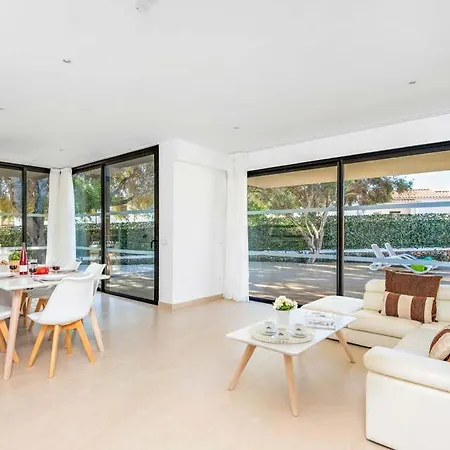 Villa Cala'n Blanes Sleeps 8 With Pool Air Con And Wifi